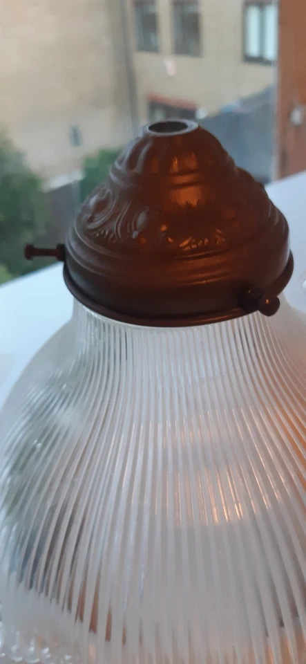 Dos antiguos tonos de luz prismáticos de vidrio acanalado holofán galerías originales Foto 4 de 4