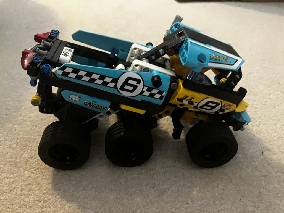 LEGO Technic 42059 Stunt Truck, photo 1 of 3