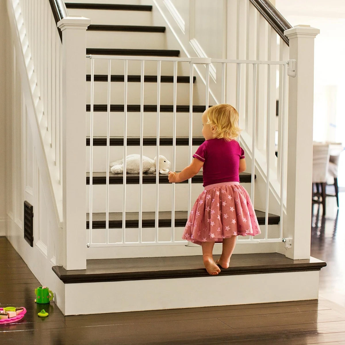 Hardware mounted baby hotsell gate for stairs