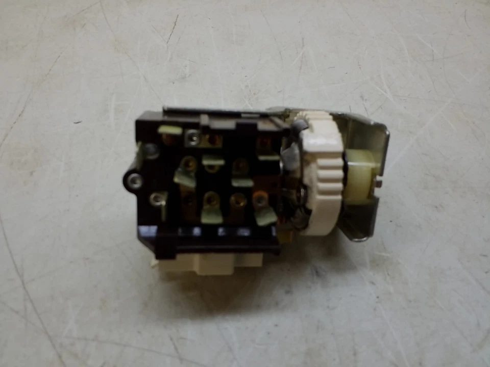 Interruptor de faros LS75 Kemparts LS75 Interruptor de faros Kemparts Foto 3 de 4