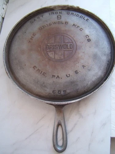 VINTAGE GRISWOLD #9 ROUND CAST IRON GRIDDLE ERIE, PA.