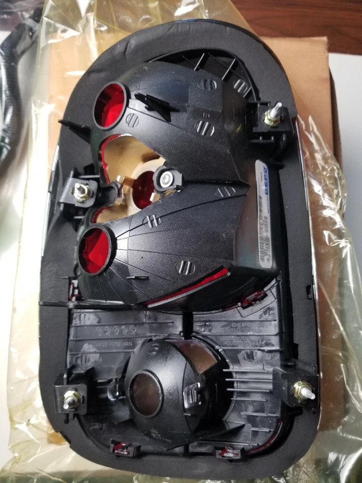 Задний фонарь Depo 882-1912R-US Mini Cooper Countryman в сборе 11-16 ов - Изображение 2 из 4