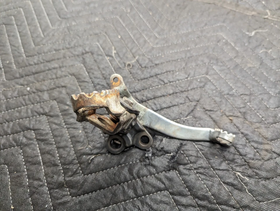 Clavijas y palanca de freno Yamaha Yz250 OEM 1985 Foto 3 de 4