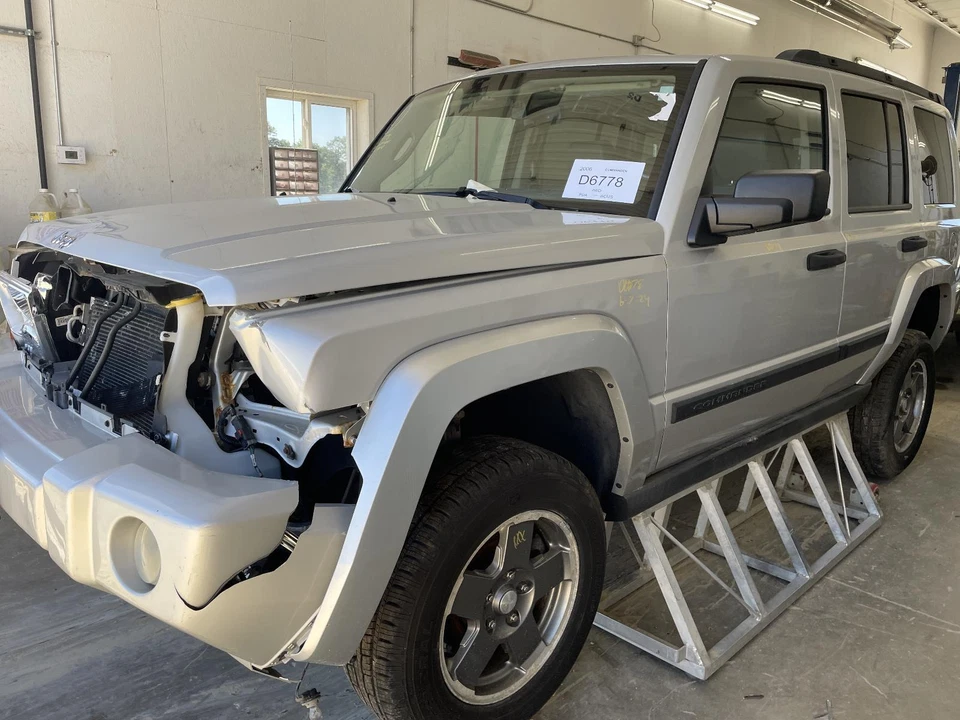 Used Driving Light fits: 2006 Jeep Commander Fog-Driving Grade A - Image 2 of 4