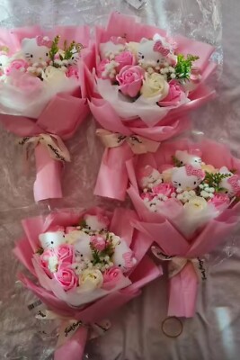 Hello Kitty Blumenstrauß Handgemacht