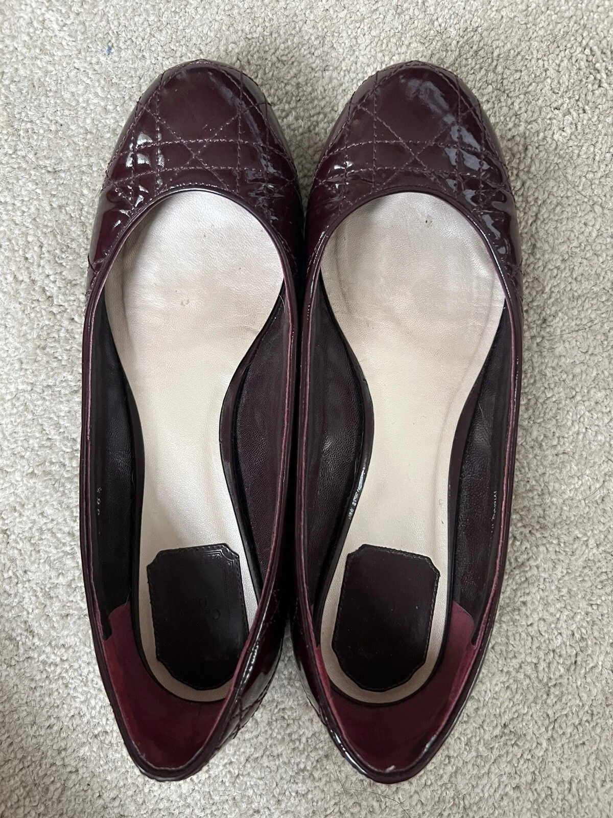 Ballerines Christian Dior matelassées en cuir verni   Taille 38,5   Très bon état 