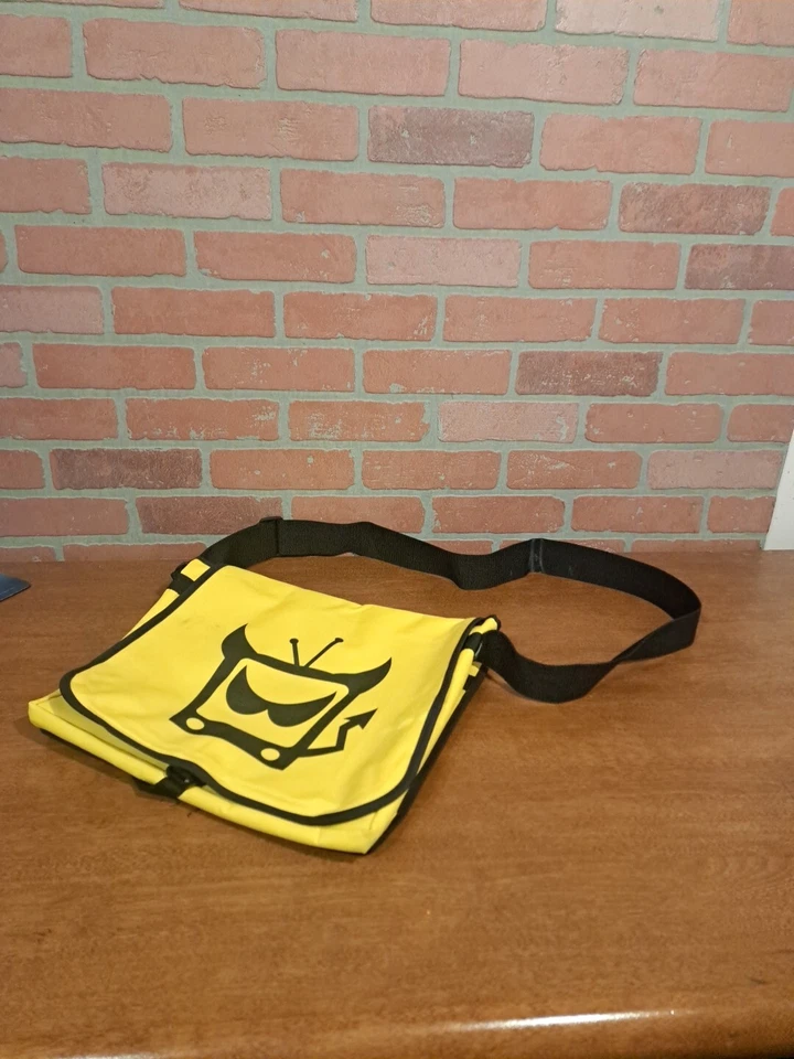 Bolsa mensajera Evil TV yunque amarilla y negra Foto 4 de 4