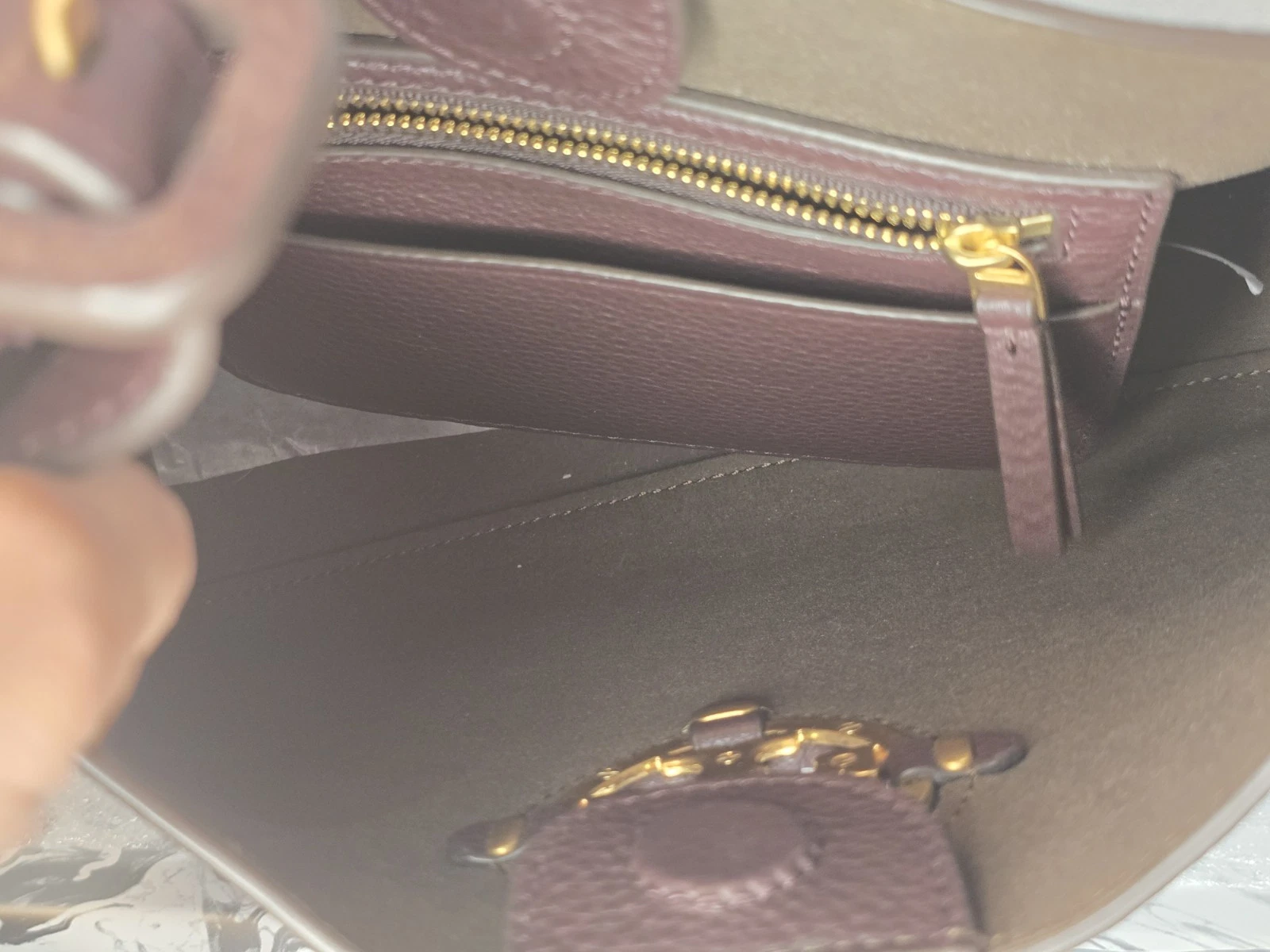 Borsa hobo piccola convertibile Tory Burch Tempranillo Miller $478