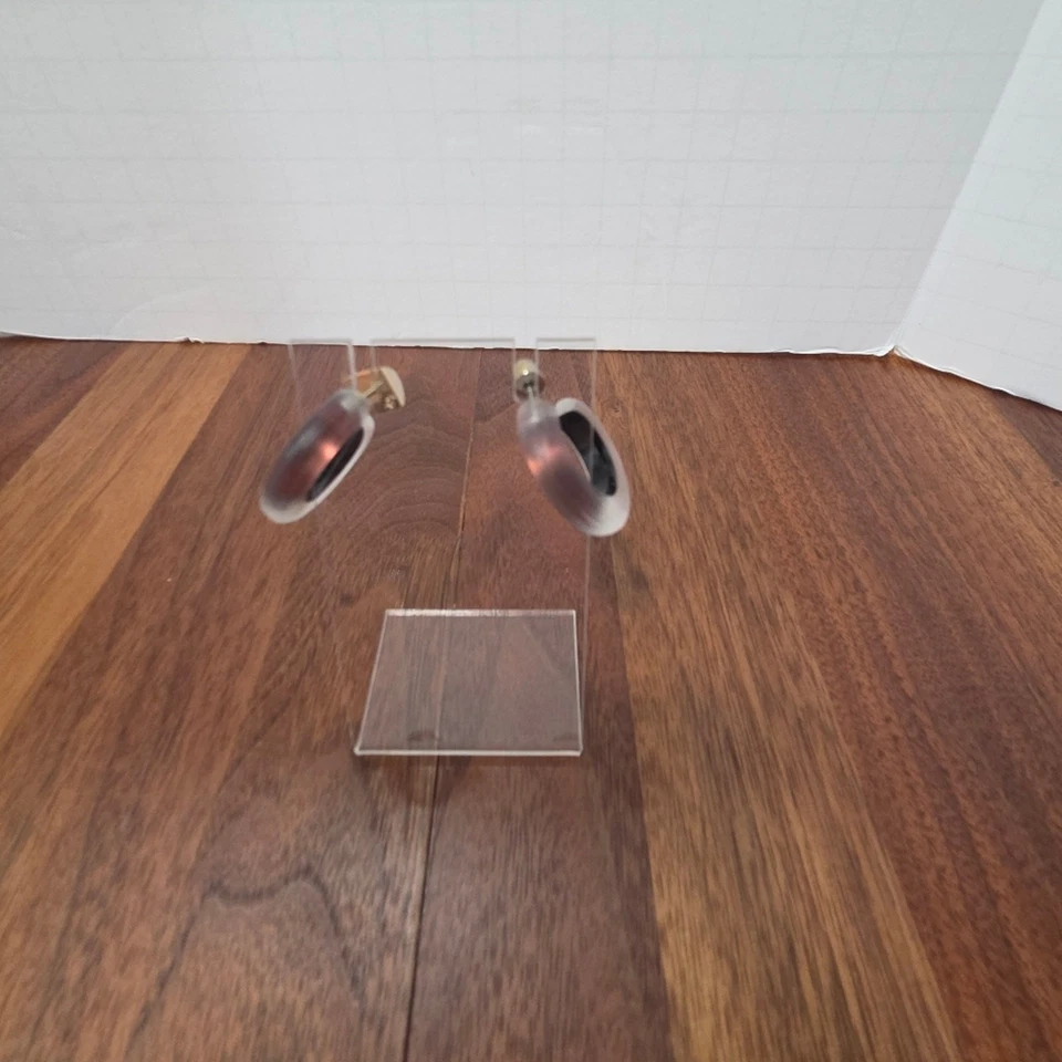 Pendientes de aro abierto Alexis Bittar gris lucite Foto 2 de 4