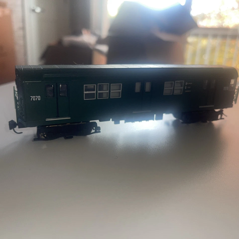 HO Scale MTA NYC Subway Car #7070 – 4 Train Utica Avenue – Green R17 Style - Image 2 of 3