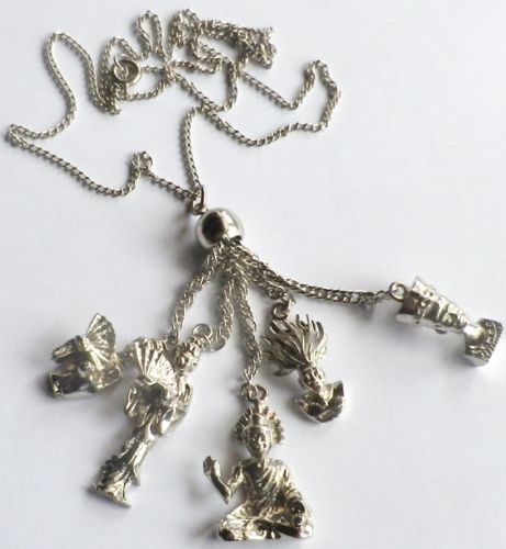 COLLIER PENDENTIF ANNÉE 70 PAMPILLES Egypte Inde Chine COULEUR ARGENT *3489 - Picture 1 of 1