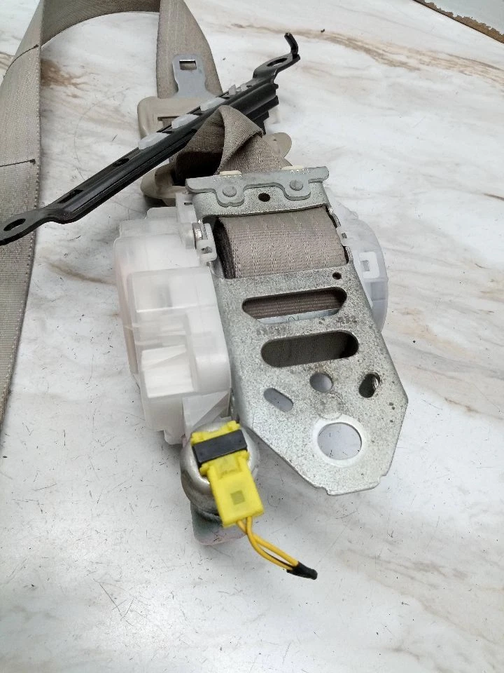 Used Front Right Seat Belt Front fits: 2007 Toyota Camry bucket passenger retrac Foto 3 de 4