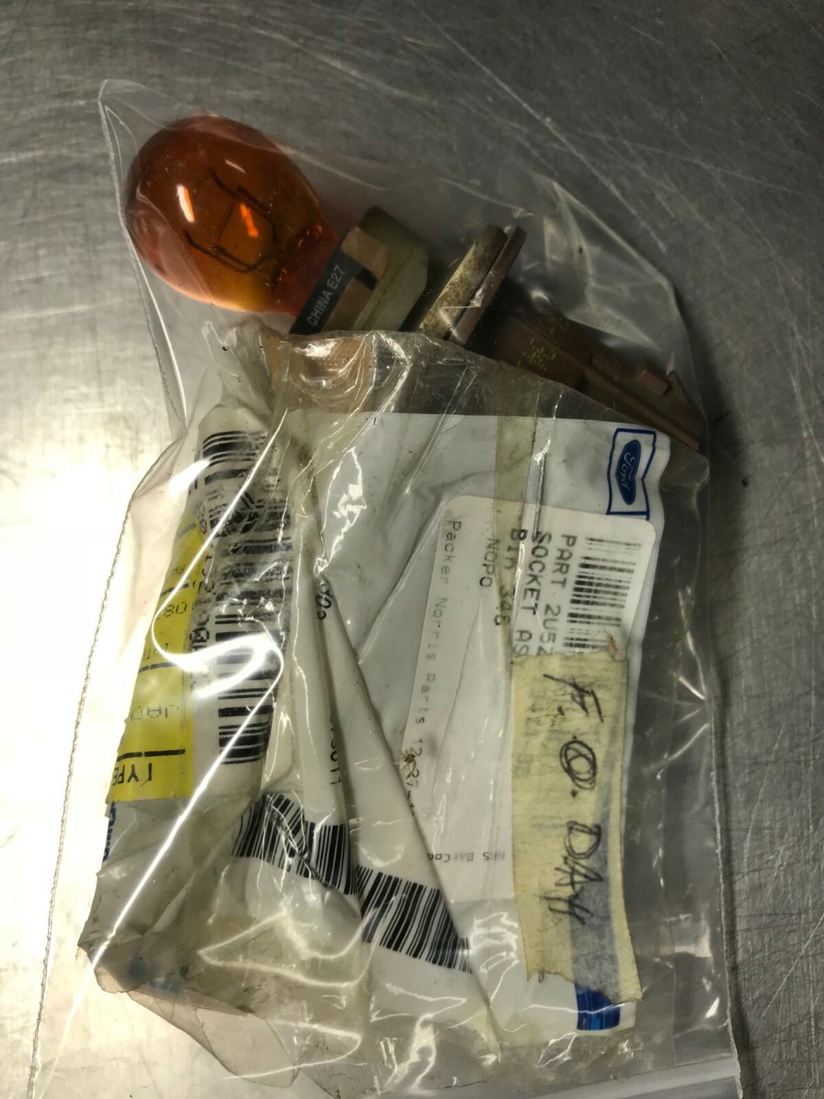 2U5A13411SB FORD Tail Light Lamp Socket w/ BULB 199907 Ford F250