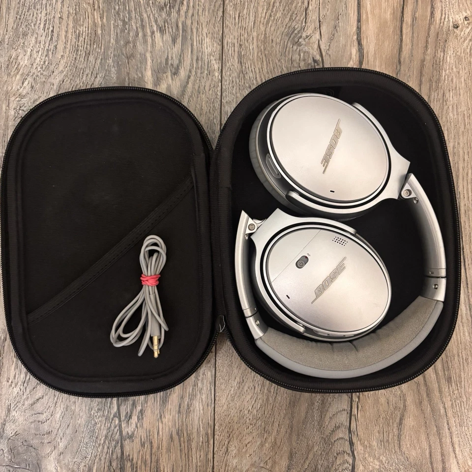 Fones de ouvido Bose 425948 QuietComfort QC35 cancelamento de ruído prata - TESTADO - Imagem 2 de 4