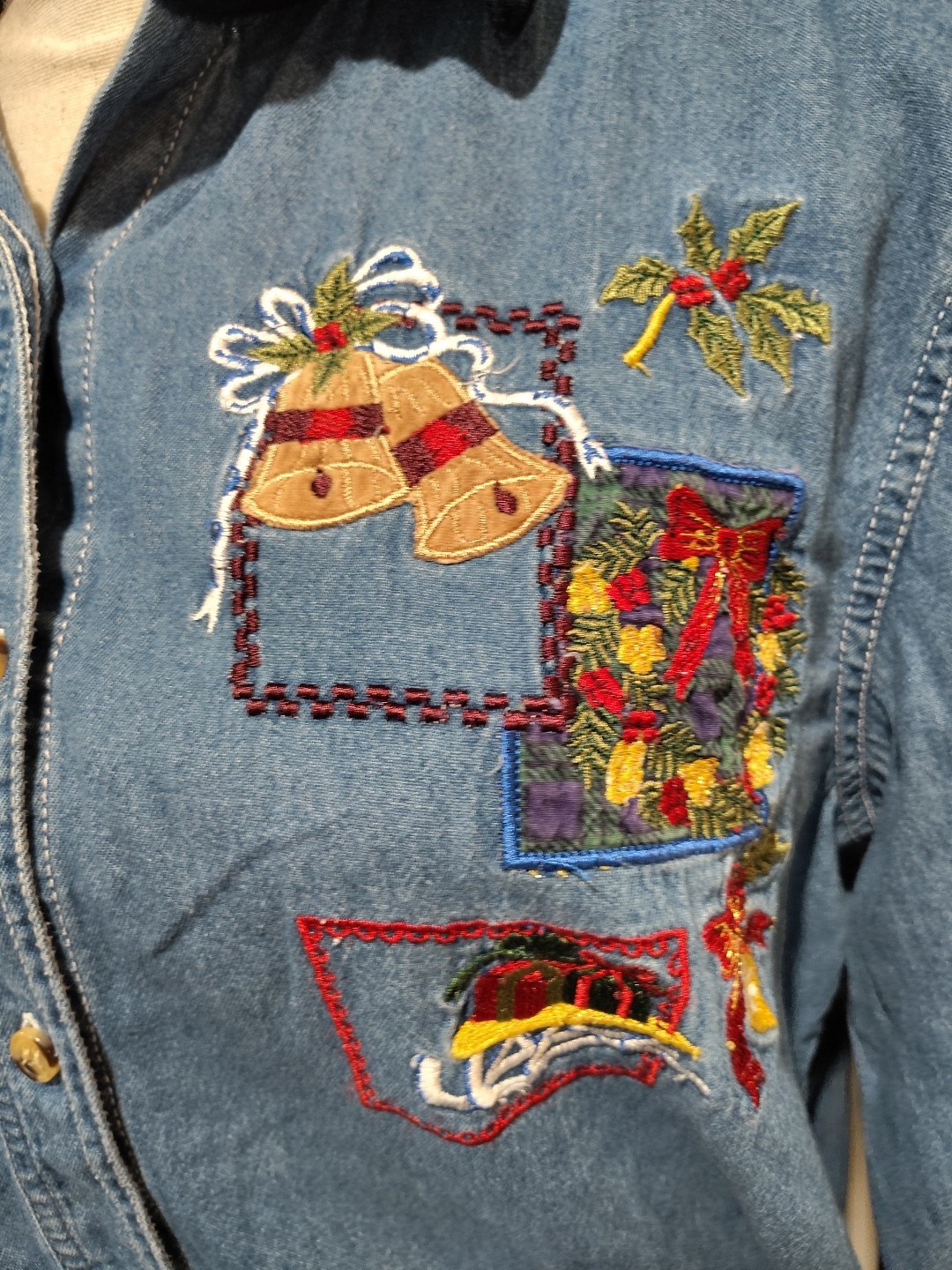 VTG Bobbie Brooks Embroidered Christmas Shirt Women's Large Blue Denim Chambray