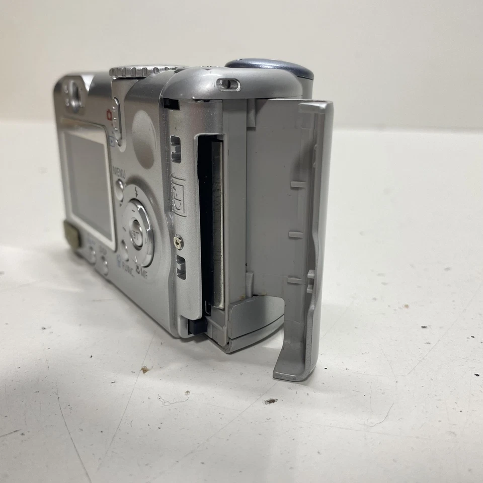 Canon PowerShot A75 3.2MP Compact Digital Camera (For Parts or Repair) - Image 4 of 4