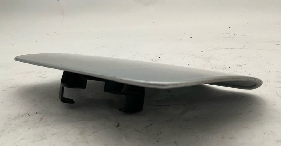 BMW 740il E38 1995-2001 puerta del tanque de combustible plateada pieza original BMW icónica OEM Foto 3 de 4