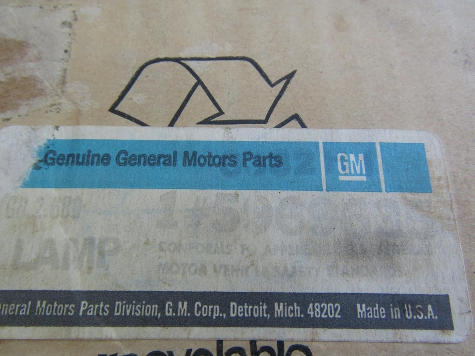 1978-1980 Chevrolet Monza NOS GM LH Drivers conjunto completo de lanterna traseira # 5969635 - Imagem 2 de 4