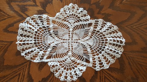 Vintage Hand Crochet Doily - 10.5" x 13.5" - Picture 3 of 3