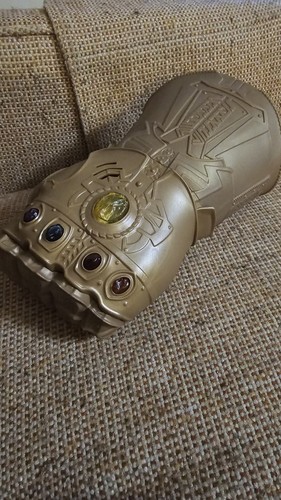 Infinity Gauntlet Electronic Fist (Hasbro, 2017) Marvel Avengers: Infinity War - Picture 2 of 8