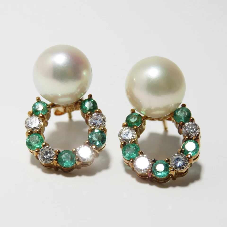 Pendientes de perlas cultivadas con diamantes esmeralda de oro amarillo de 18k usados Foto 3 de 4