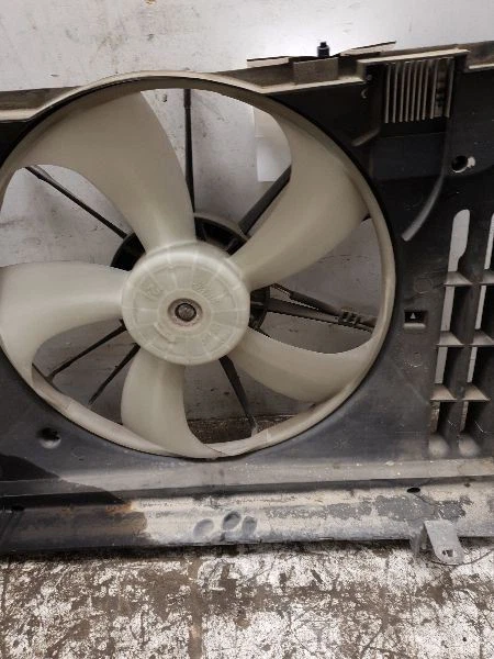 Conjunto de ventilador de motor de ventilador de radiador mercado de Canadá para Toyota Matrix 09-14 Foto 4 de 4