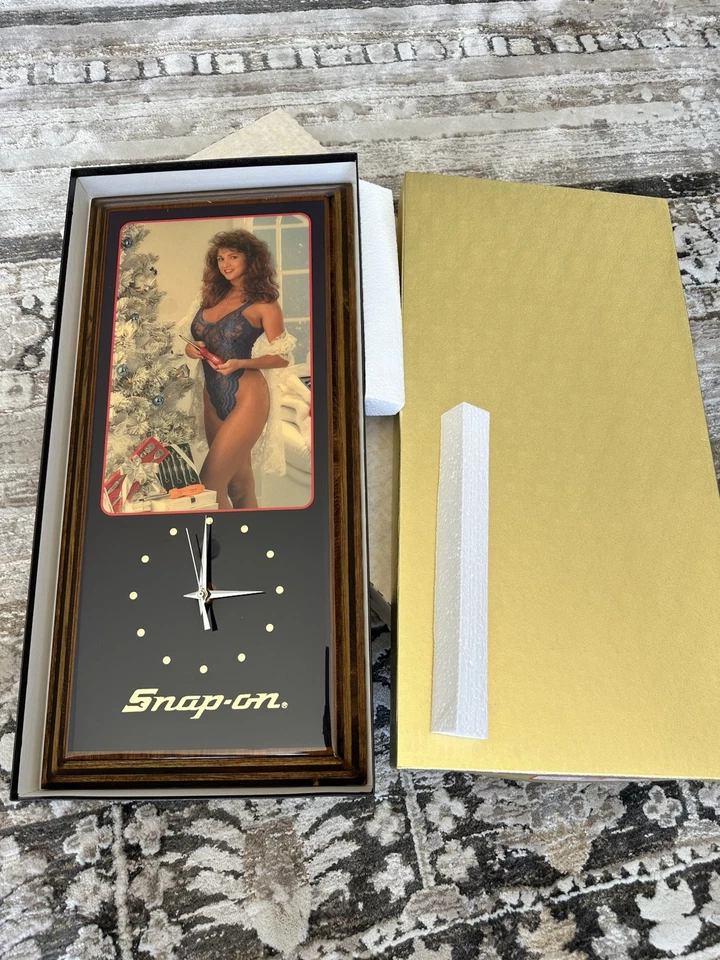 Reloj de pared modelo traje de baño herramientas a presión nuevo en caja Foto 2 de 4