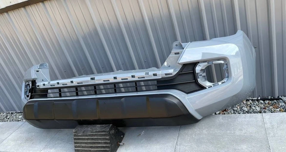 ❗️ NO SHIPPING ❗️GRAY TOYOTA TACOMA FRONT BUMPER 2016 - 2023 - Image 2 of 4