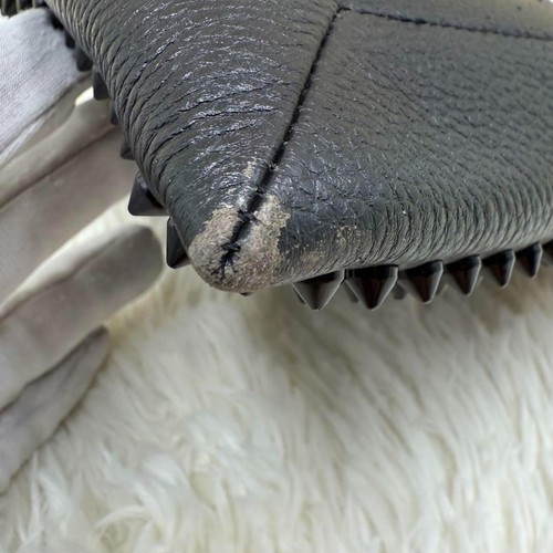 Pochette CHRISTIAN LOUBOUTIN a punta e borchie in pelle nera e rossa usata rara - Foto 9 di 15