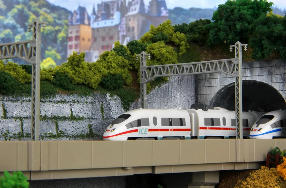 Z Scale DB Class/BR 406 ICE3 Red 3 Cars Set w/Power Drive Unit & Trailer Chassis - Image 3 of 4