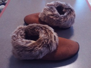 isotoner microsuede bootie slippers