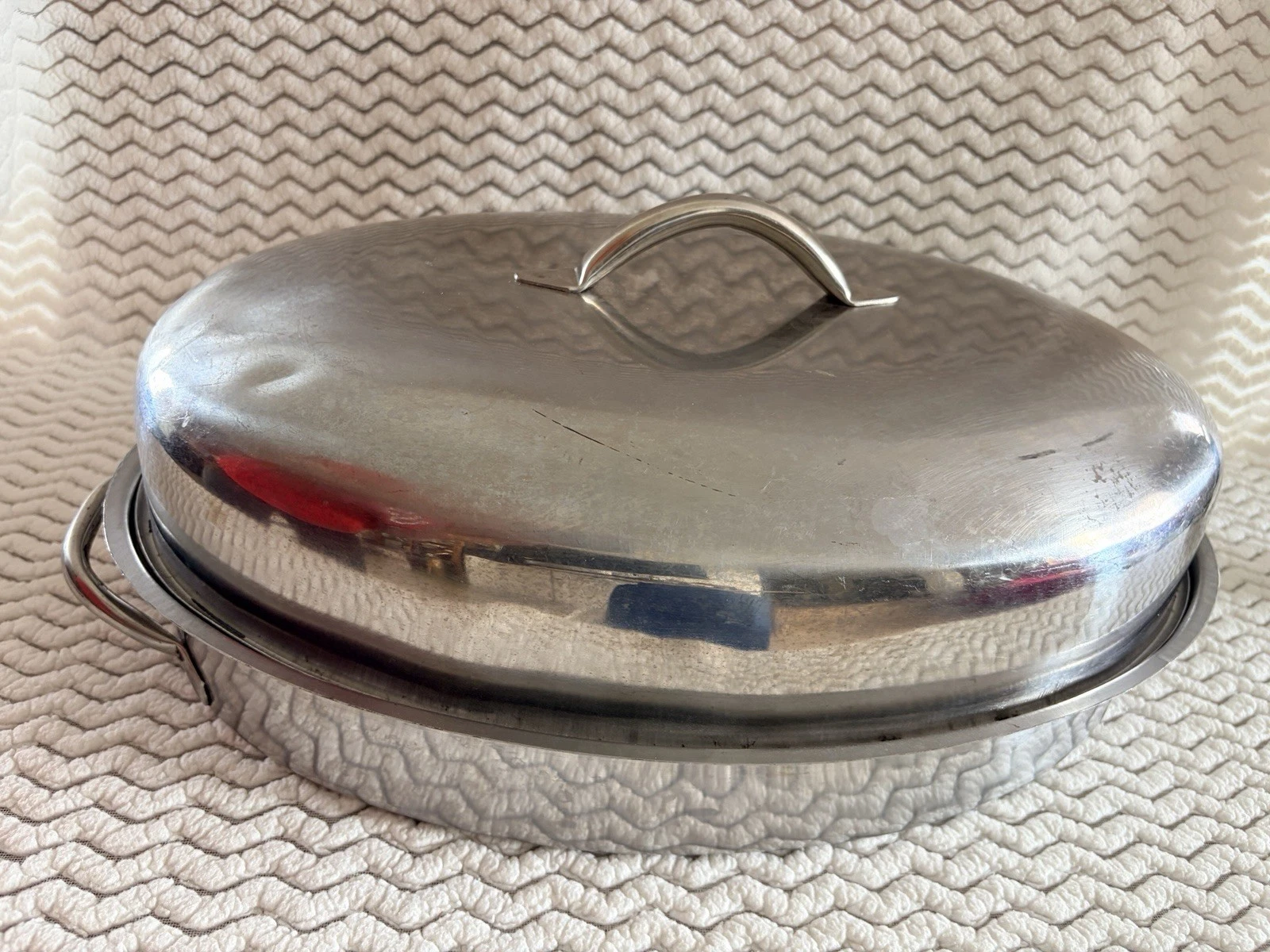 oval stainless steel roasting pan with Lid. 18 1/2”x12 1/2”x 2 1/2”
Opens in a new window or tab