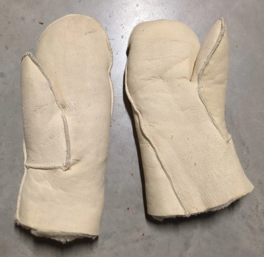 Vintage Military Shearling Cold Weather Winter Mittens Gloves Small German/WWII?
Opens in a new wind
