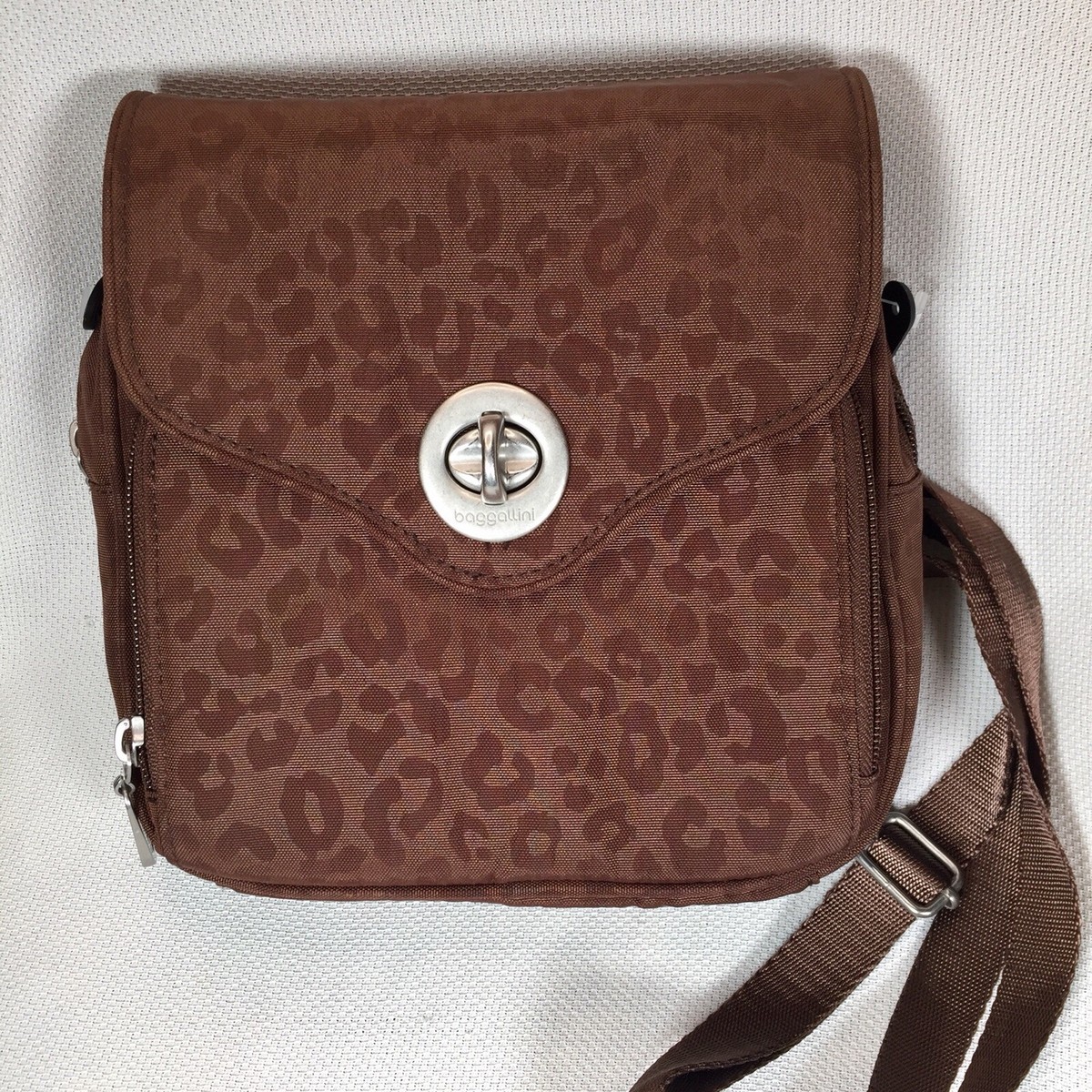 Baggallini Brown Leopard Print Bag Turnlock Flap Crossbody  display picture 2