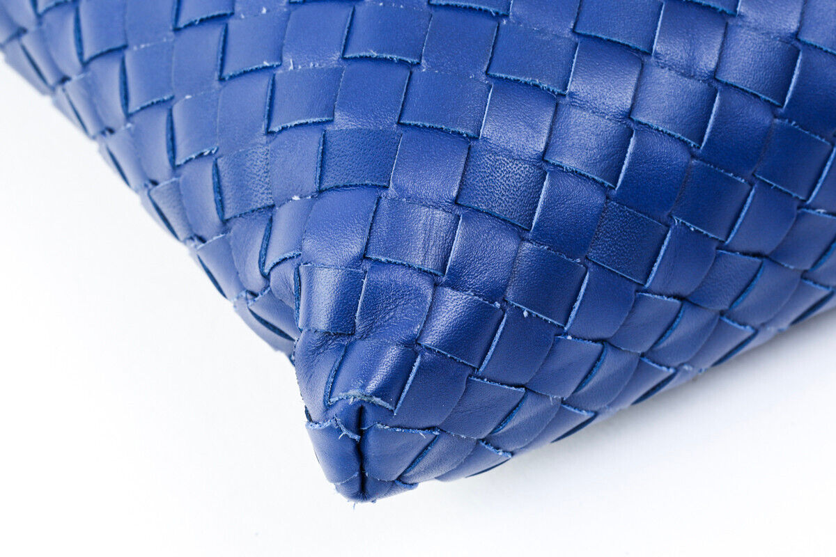 Bottega Veneta Blue Intrecciato Nappa Leather Flat Messenger Bottega Veneta Blue Intrecciato Nappa Leather Flat Messenger