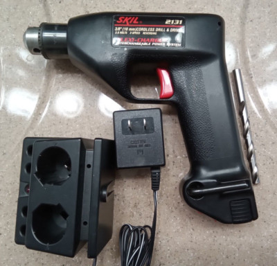 SKIL CORDLESS DRILL 2131 REVERSIBLE INCLUDES BATTERY, ONE DRILL BIT AND CHARGER