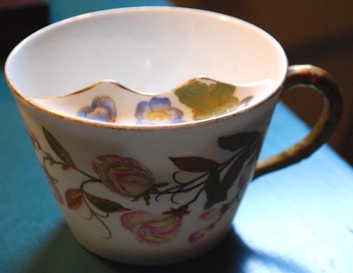 Antike ROYAL WORCESTER Porzellan Schnurrbart Tasse BLUSH IVORY Floral vergoldet 1884 - Bild 11 von 12