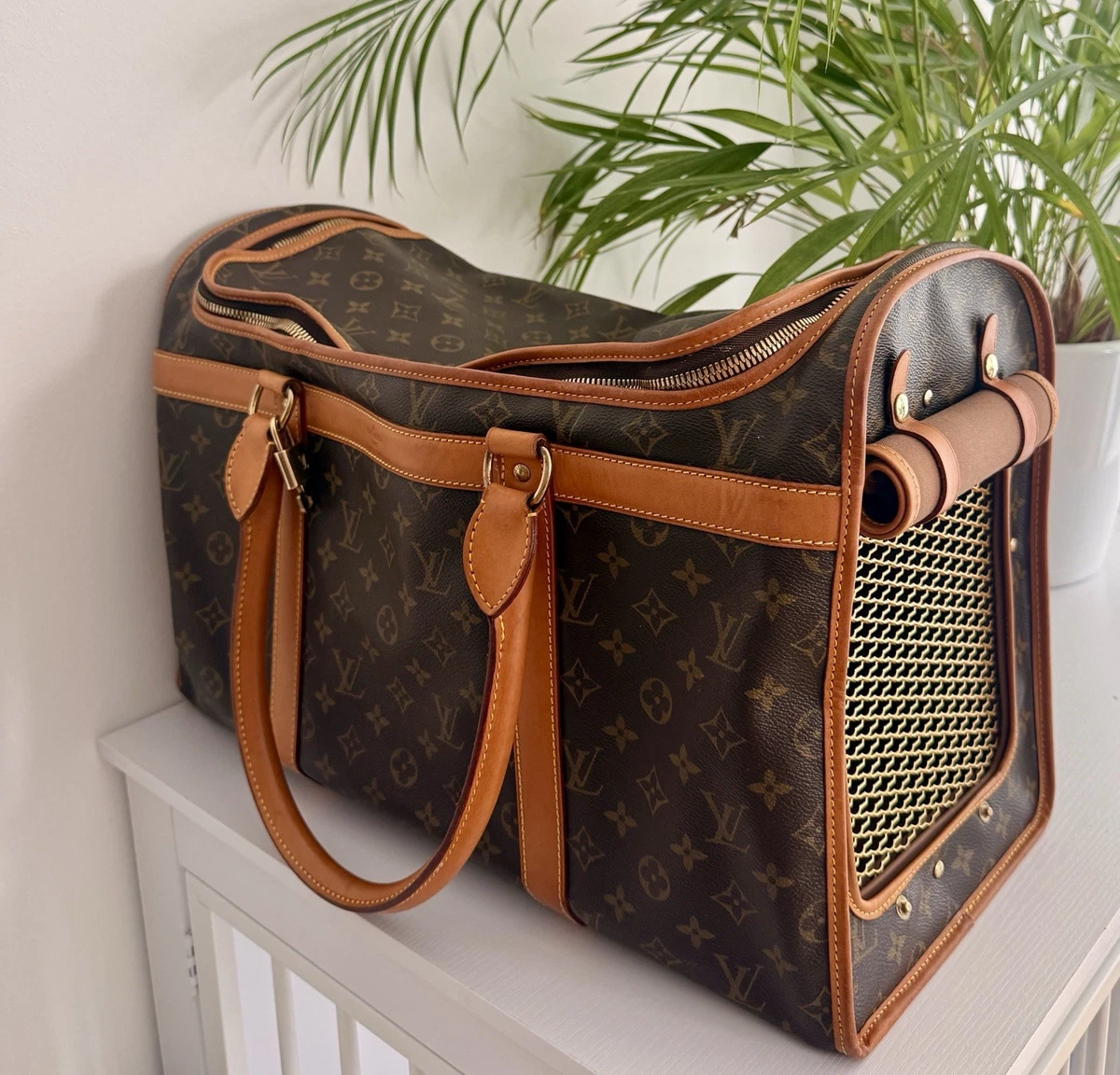 Preços baixos em Louis Vuitton Caixas e bolsas de Transporte Para