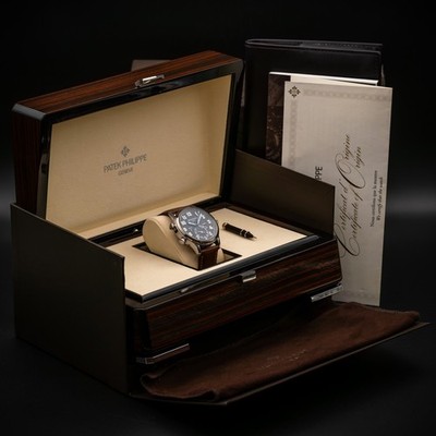 PATEK PHILIPPEノベルティー非売品ウォレットキーリング、ミラー付き Patek Philippe Calatrava Pilot Travel Time 5524G White Gold Blue