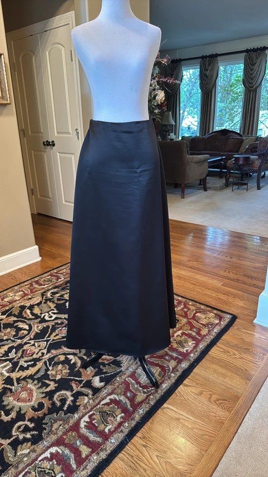 Falda larga de satén floral negra talla 10 Xscape para mujer Foto 2 de 4