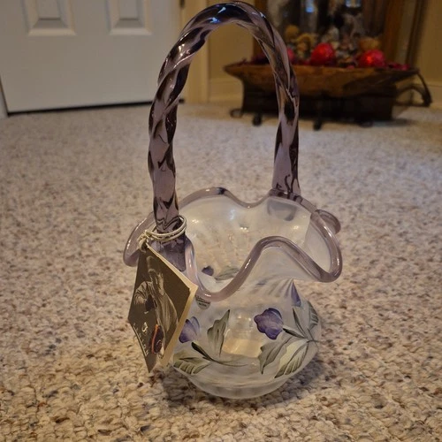 Rare FENTON (H/P) SIGNED BY M.YOUNG GLASS BASKET WHITE PURPLE BEAUTIFUL