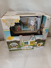 Honey Bee Acres Sunflower Cottage Playset W/ Cat 17 Pieces Some box damage