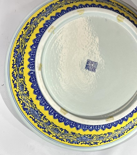 Chinesische antike gelbe Emaille Qianlong Drache Ladegerät Servierteller große Schüssel - Bild 23 von 24