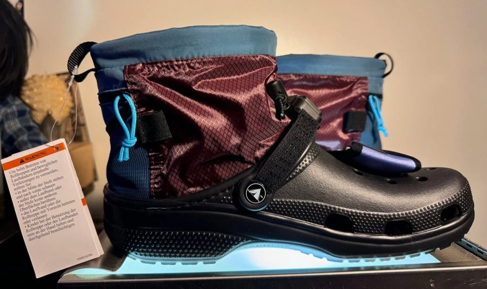 Bota utilitaria Crocs con linterna y accesorio de camping Jibbitz nueva con etiquetas M11 Foto 4 de 4