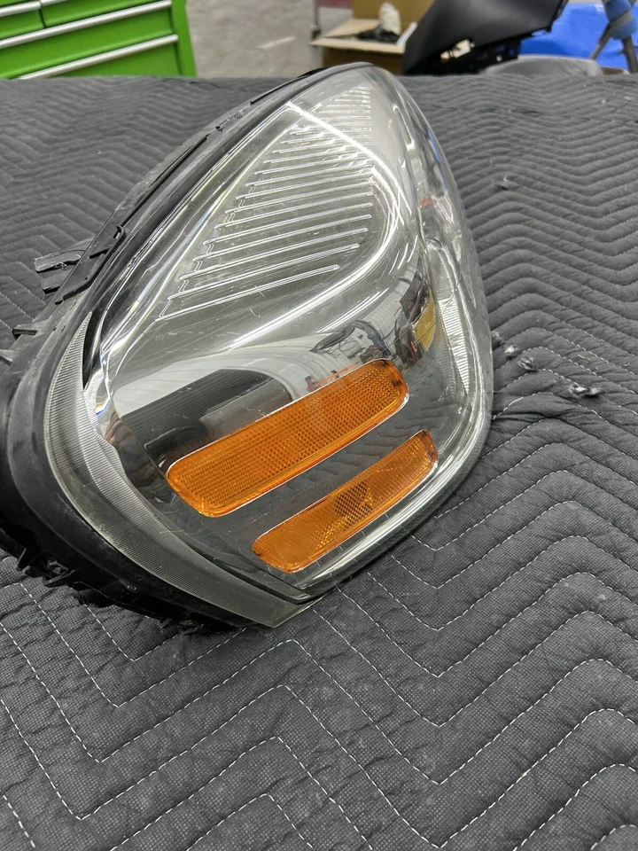 2005 Saturn Relay Front Right Headlight OEM - Image 2 of 4