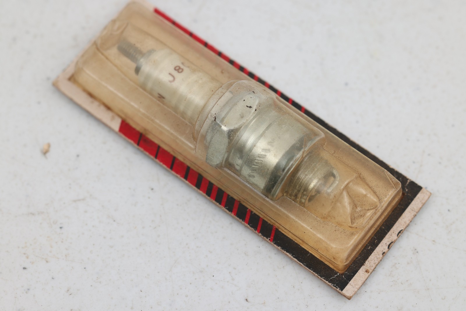 NOS vintage USA made genuine CHAMPION J8C 841 SPARK PLUG plug B6S Briggs