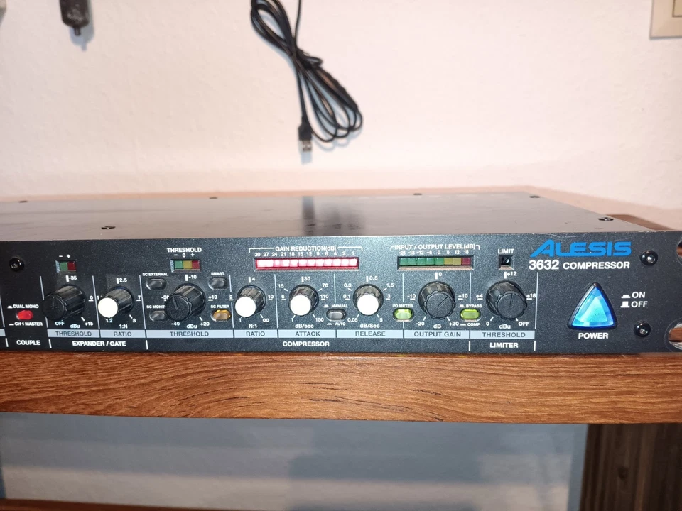 ALESIS 3632 Compressor mit Sidechain-Option und Expander/Gate - Bild 2 von 4