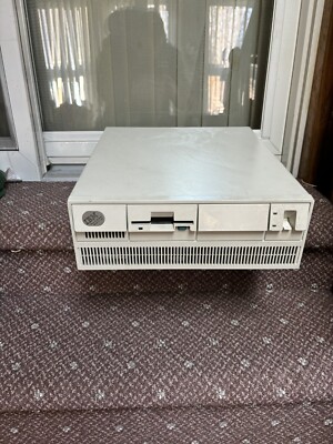 Vintage IBM Personal System 2 Model 70 986 Computer Type 8570 Powers On !!