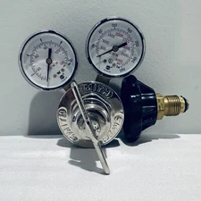 Smith 30-100-540 Oxygen Regulator