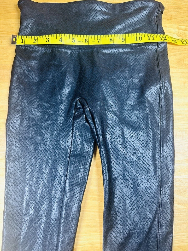 Leggings de couro sintético preto tamanho pequeno com estampa de pele de cobra SPANX nova sem etiquetas - Imagem 2 de 4
